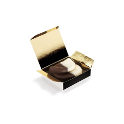 Fette di arancia candite ricoperte con cioccolato fondente e bianco.